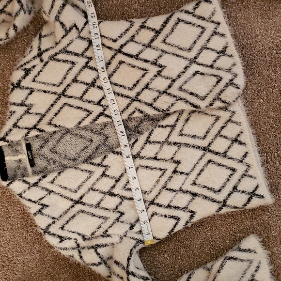 Avec Les Filles Black & White Eyelash Cardigan Size M - Picture 9 of 10